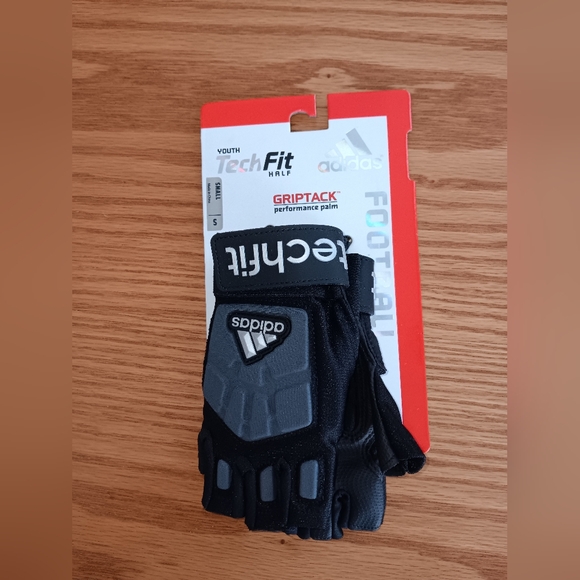 Adidas Genuine Gloves - Picture 3 of 6